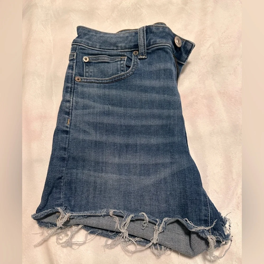American Eagle Outfitters Women's Frayed Hem Jean Shorts - Picture 7 of 7